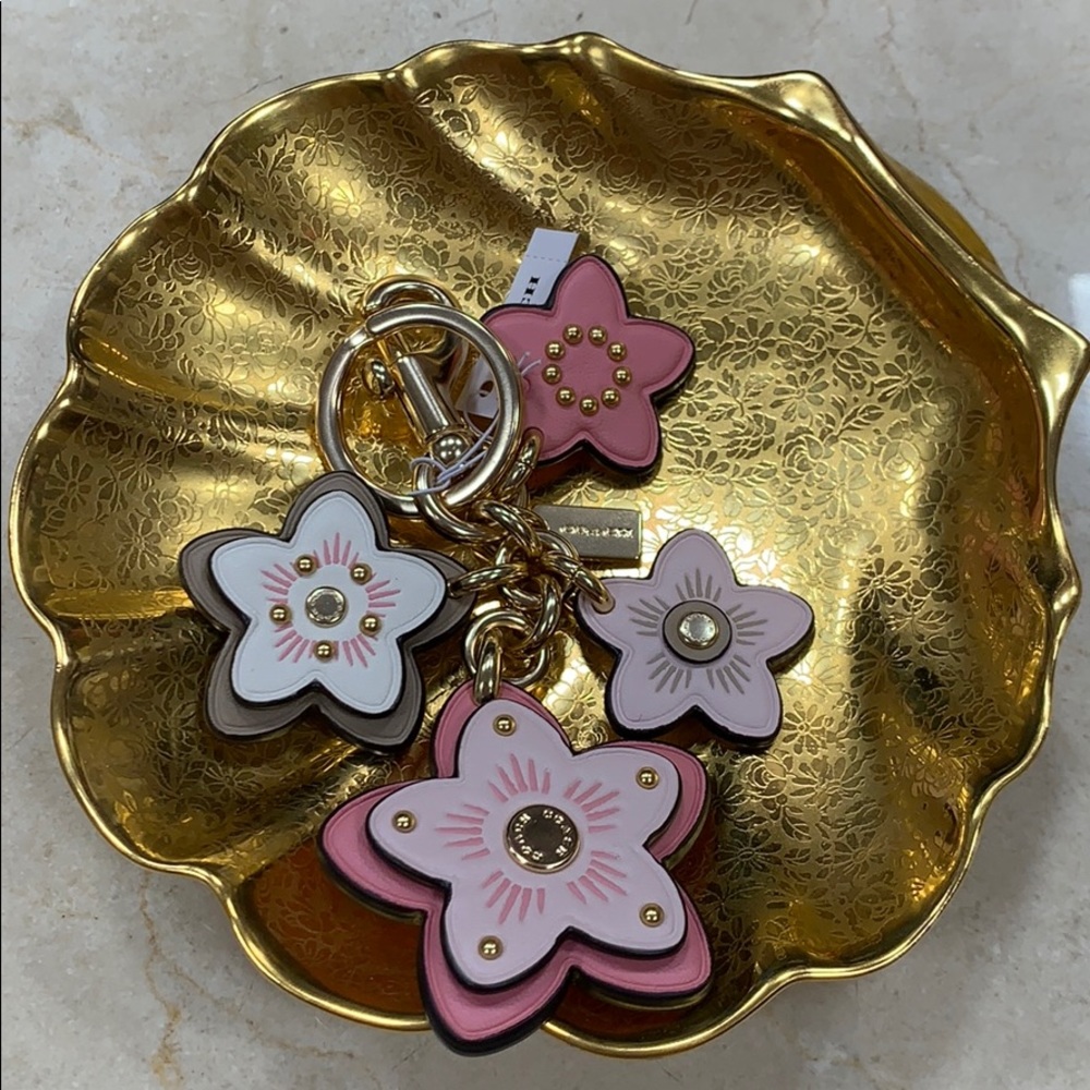 COACH WILDFLOWER CLUSTER BAG CHARM BRASS & PINK - Picture 4 of 16